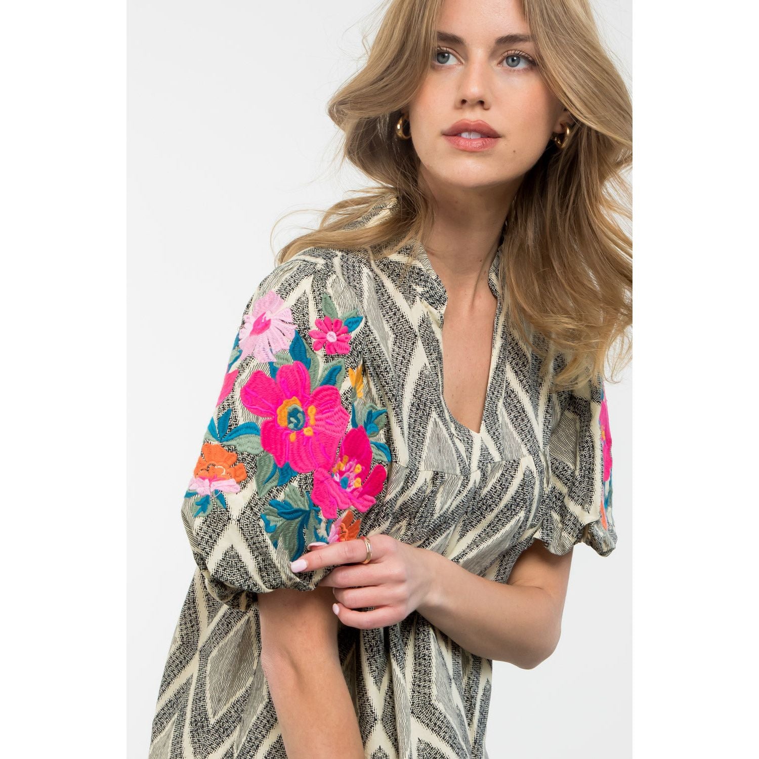 Grace Embroidered Puff Sleeve THML Top – Fig Tree Jewelry