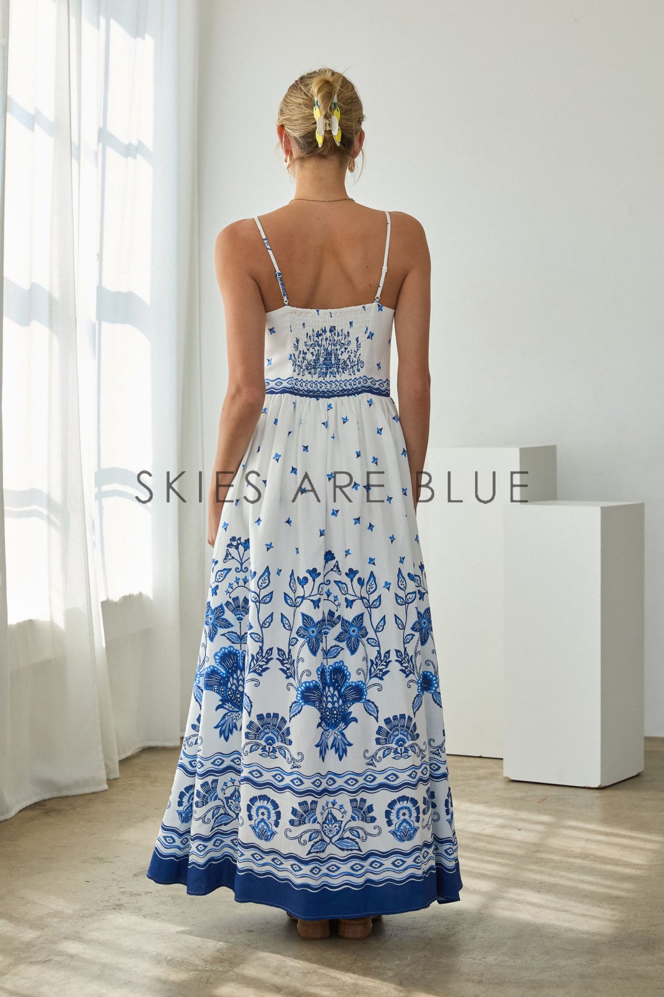 Nora Sleeveless Border Print Maxi Skies are Blue Dress L